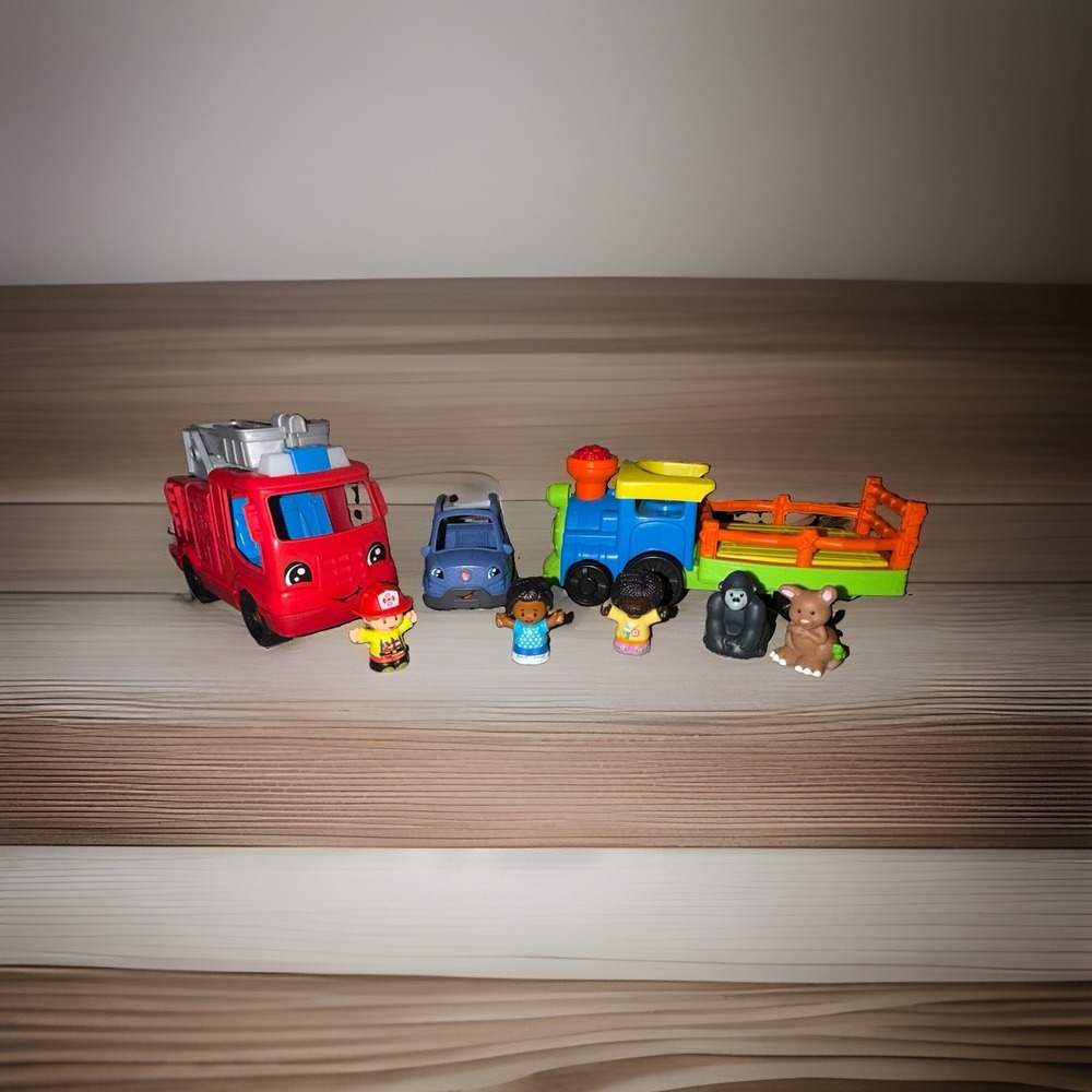 Fisher-Price Little People Vehicle Lot Fire Truck Car Train w 5 Figures works